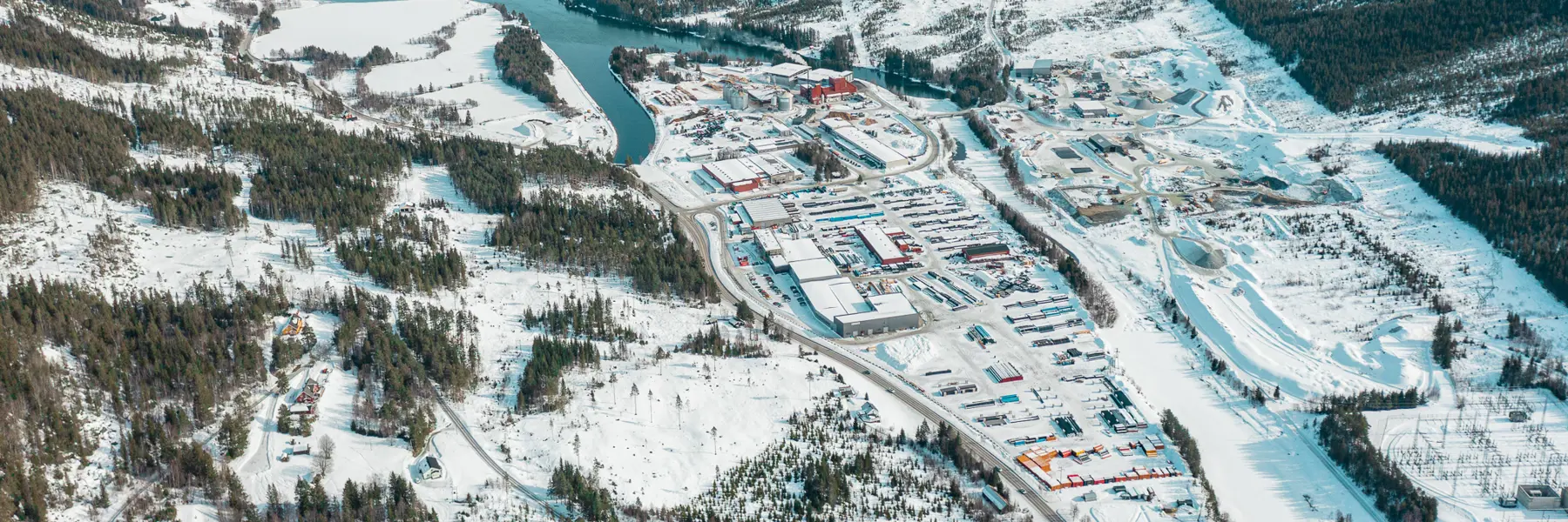 Dronefoto av Kleivi næringspark på vinteren